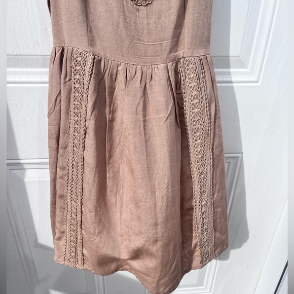 Warm taupe linen blend eyelet lace trim dress • by Jolie & Joy • New with tags• - Picture 8 of 15